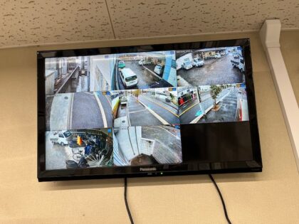 工場出入口の安全を守る監視カメラ設置工事｜近畿 工場・建屋工事・メンテンナンスセンター