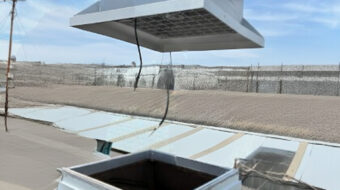 工場の屋上に設置されたルーフファンの取り換え工事｜近畿 工場・建屋工事・メンテンナンスセンター