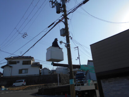 市区町村向け防犯カメラ設置工事｜高所作業車による防犯カメラ設置施工事｜近畿 工場・建屋工事・メンテンナンスセンター