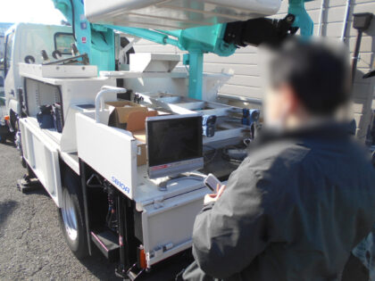 市区町村向け防犯カメラ設置工事｜高所作業車による防犯カメラ設置施工事｜近畿 工場・建屋工事・メンテンナンスセンター