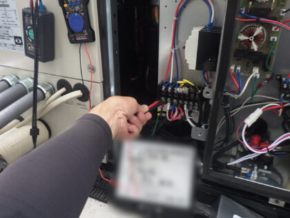 市立中学校の空調電源設備工事｜電源工事・トランス油処理・絶縁測定施工事｜近畿 工場・建屋工事・メンテンナンスセンター