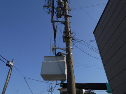 市区町村向け防犯カメラ設置工事｜高所作業車による防犯カメラ設置施工事｜近畿 工場・建屋工事・メンテンナンスセンター