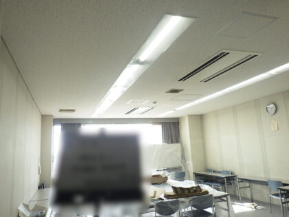 市立公民館の電気設備工事｜館内各室の電気設備更新・安定器PCB検査対応施工事｜近畿 工場・建屋工事・メンテンナンスセンター