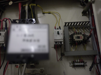 市立公民館の電気設備工事｜館内各室の電気設備更新・安定器PCB検査対応施工事｜近畿 工場・建屋工事・メンテンナンスセンター