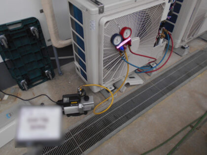 レストハウス空調設備更新工事｜冷媒配管真空乾燥・耐圧試験対応の業務用エアコン更新施工事｜近畿 工場・建屋工事・メンテンナンスセンター