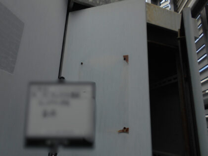 市立小学校における高圧受電設備（キュービクル）塗装改修工事｜近畿 工場・建屋工事・メンテンナンスセンター