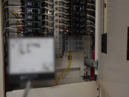 市立幼稚園・中学校防犯カメラ設置工事｜学校施設の防犯カメラ設置施工事｜近畿 工場・建屋工事・メンテンナンスセンター