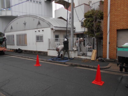 保育所の高圧ケーブル更新工事｜関西電力との調整・高所作業車による高圧受電設備更新施工事｜近畿 工場・建屋工事・メンテンナンスセンター