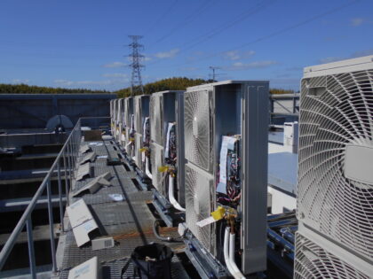 商工会議所の空調設備改修工事｜業務用エアコン更新（5馬力15台ほか導入）｜近畿 工場・建屋工事・メンテンナンスセンター