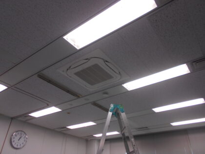 商工会議所の空調設備改修工事｜業務用エアコン更新（5馬力15台ほか導入）｜近畿 工場・建屋工事・メンテンナンスセンター