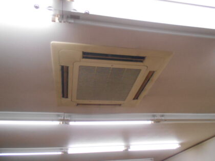 事務所兼倉庫の空調設備更新工事｜業務用エアコン更新・フロンガス回収施工事｜近畿 工場・建屋工事・メンテンナンスセンター