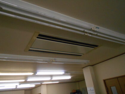 事務所兼倉庫の空調設備更新工事｜業務用エアコン更新・フロンガス回収施工事｜近畿 工場・建屋工事・メンテンナンスセンター