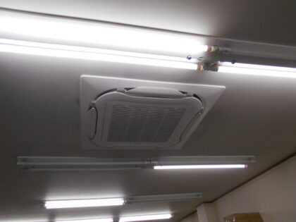 事務所兼倉庫の空調設備更新工事｜業務用エアコン更新・フロンガス回収施工事｜近畿 工場・建屋工事・メンテンナンスセンター