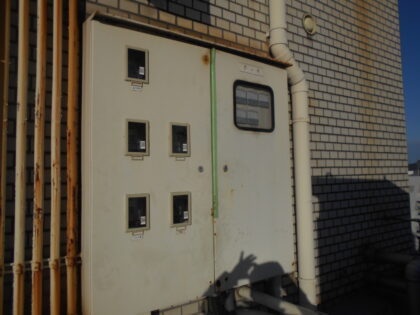 和歌山市テナントビル板金塗装工事｜外装板金補修・塗装更新施工事｜近畿 工場・建屋工事・メンテンナンスセンター