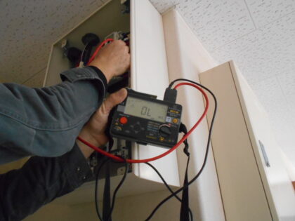 市立幼稚園の空調電源設備設置工事｜空調対応・短期間2日で安全施工｜近畿 工場・建屋工事・メンテナンスセンター