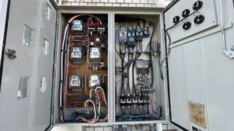 和歌山市テナントビル板金塗装工事｜外装板金補修・塗装更新施工事｜近畿 工場・建屋工事・メンテンナンスセンター