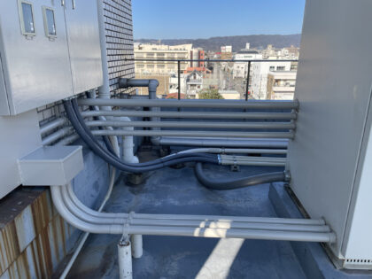 和歌山市テナントビル板金塗装工事｜外装板金補修・塗装更新施工事｜近畿 工場・建屋工事・メンテンナンスセンター