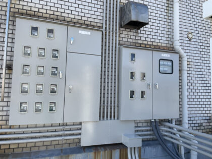 和歌山市テナントビル板金塗装工事｜外装板金補修・塗装更新施工事｜近畿 工場・建屋工事・メンテンナンスセンター