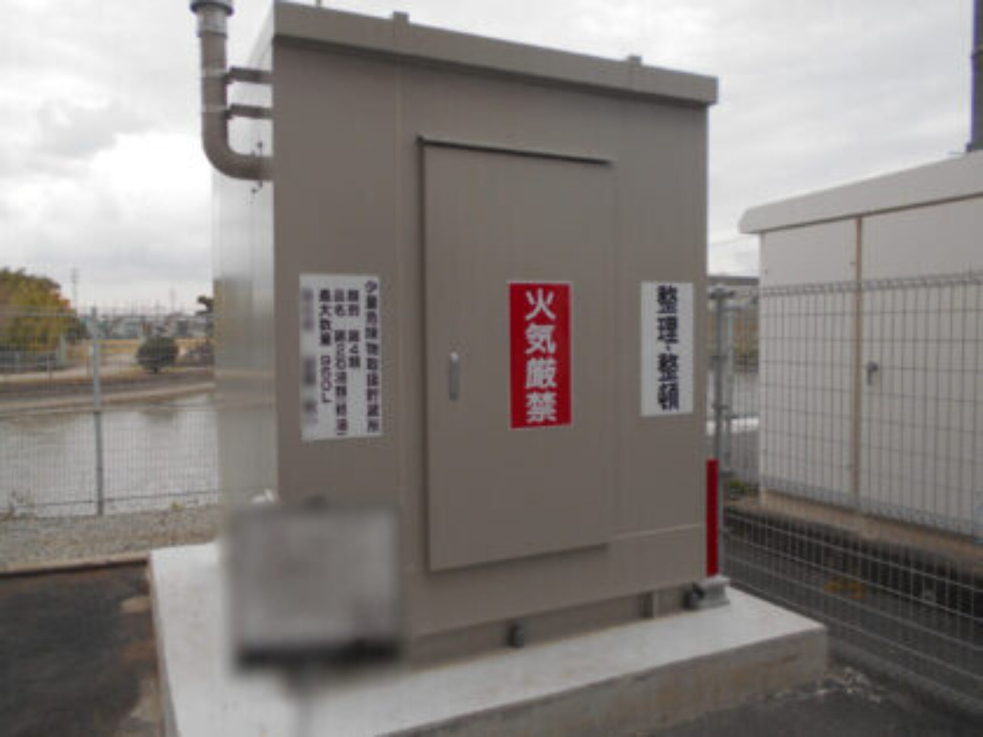 非常用発電機 新設工事 更新工事 屋上設置 クレーン作業